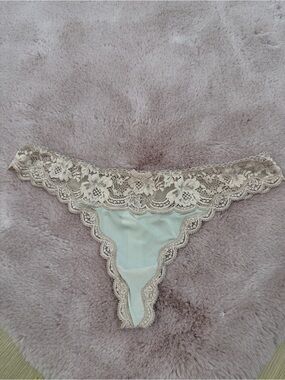 Victoria’s Secret Dream Angels Thong Panty M